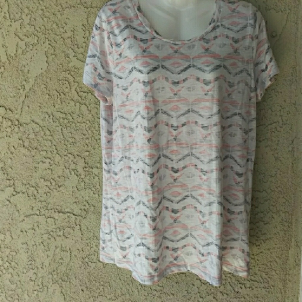 Mossimo Aztec basic color print T-shirt